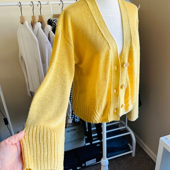 Banana Republic Relaxed Cropped Cardigan Goldenrod sz. S - Picture 3 of 8